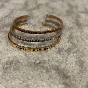 Set of 3 bracelets “la vid est belle” “trust the journey” “remember who you are”